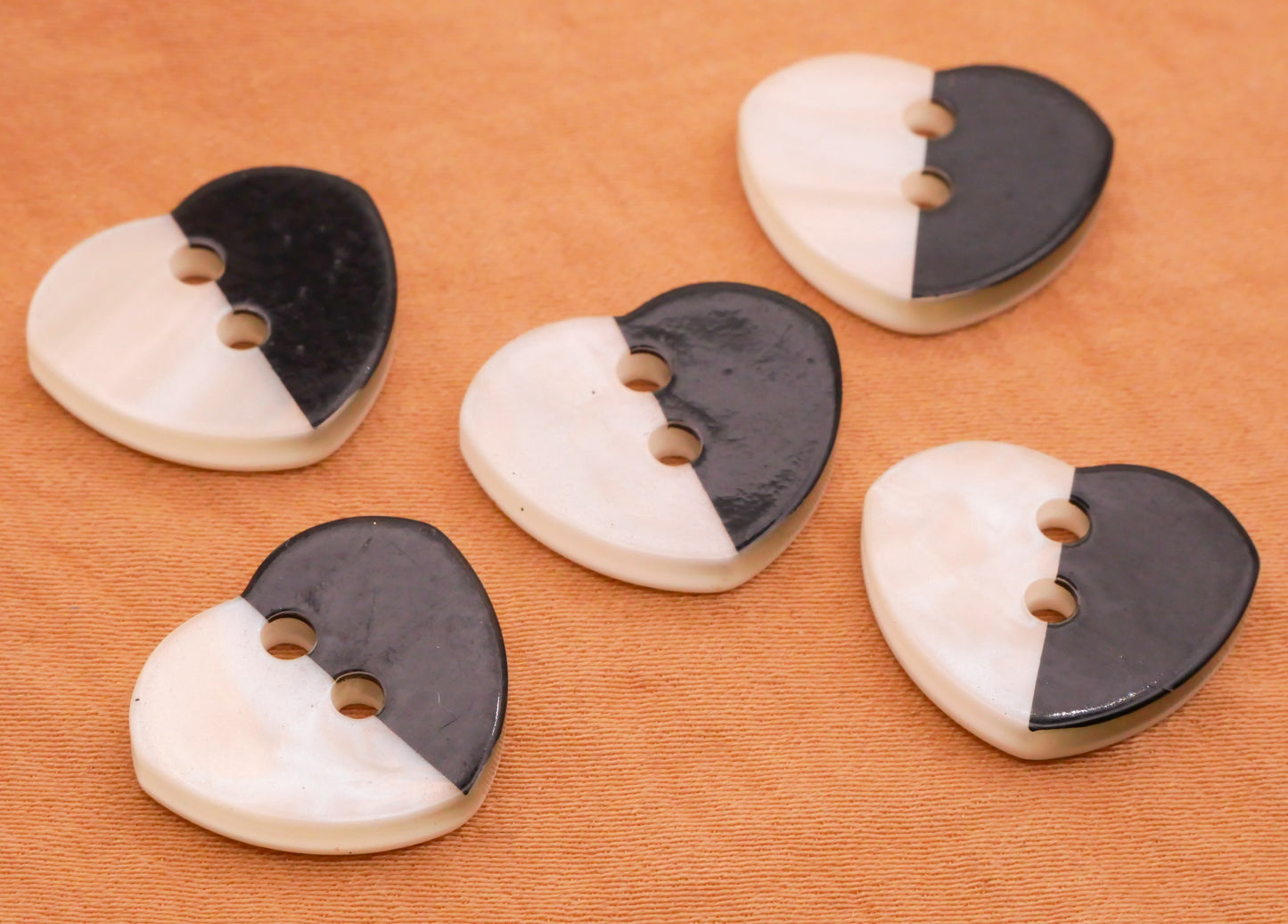 Heart Vintage Black White Pearlized Plastic Set of Five Buttons 15x18mm