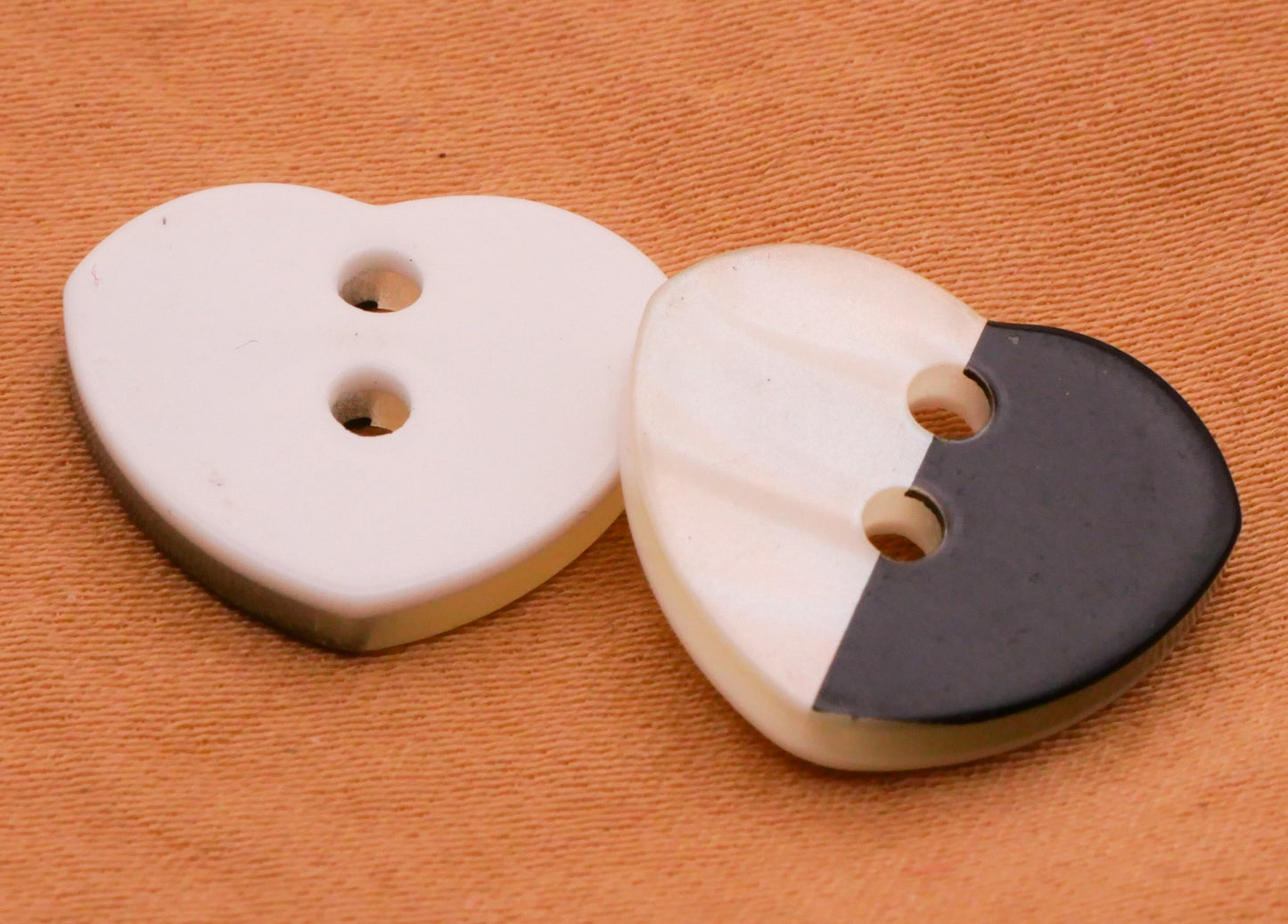 Heart Vintage Black White Pearlized Plastic Set of Five Buttons 15x18mm