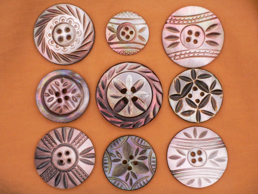 Leaf Leaves Wreath Carved Mother of Pearl Button Various 22-34mm