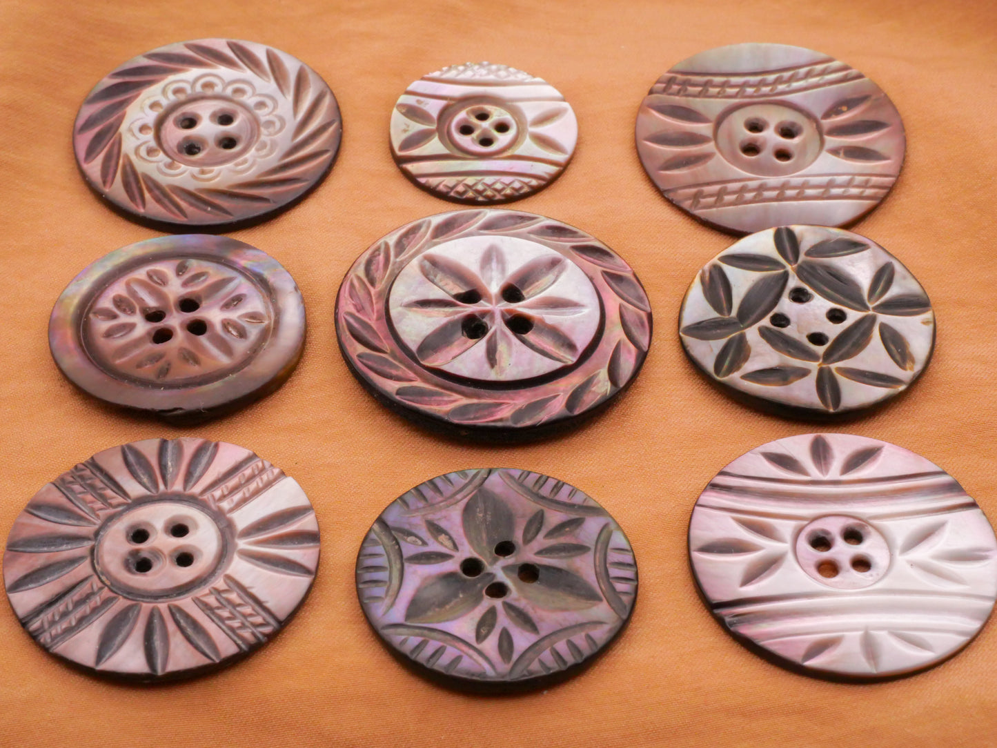 Leaf Leaves Wreath Carved Mother of Pearl Button Various 22-34mm