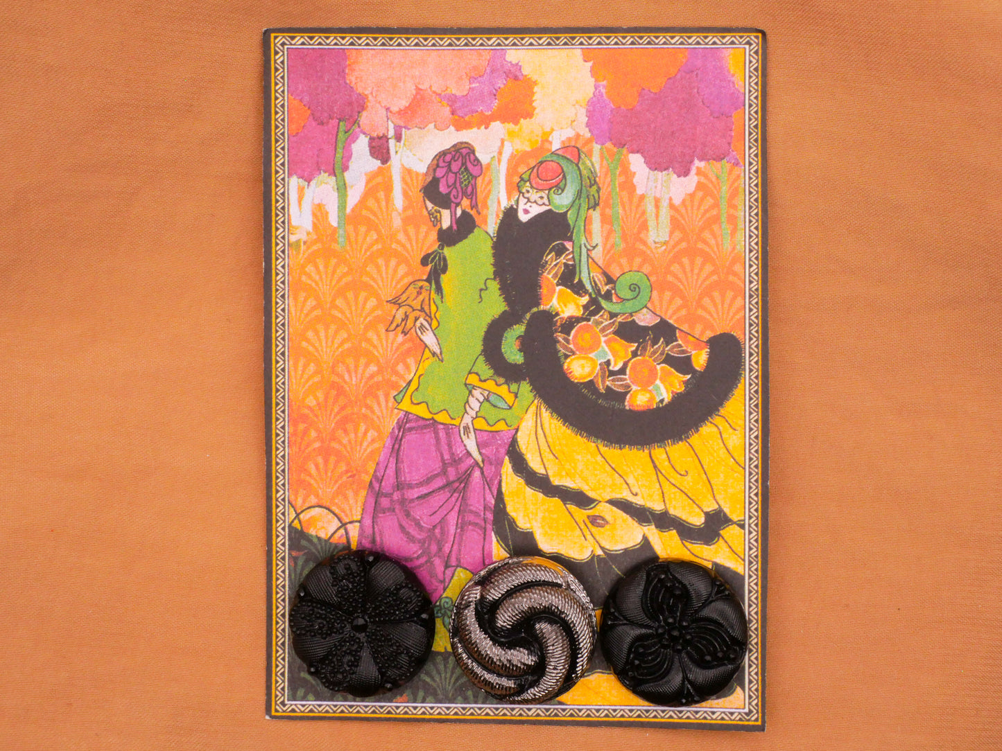 Fabric Look Black Luster Glass Set of Three Carded Buttons 18mm