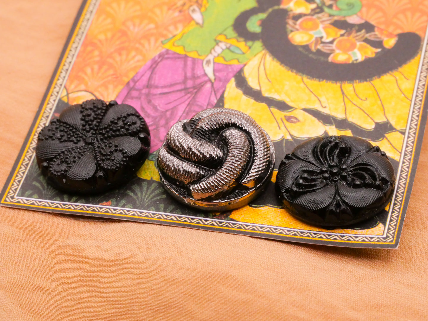 Fabric Look Black Luster Glass Set of Three Carded Buttons 18mm