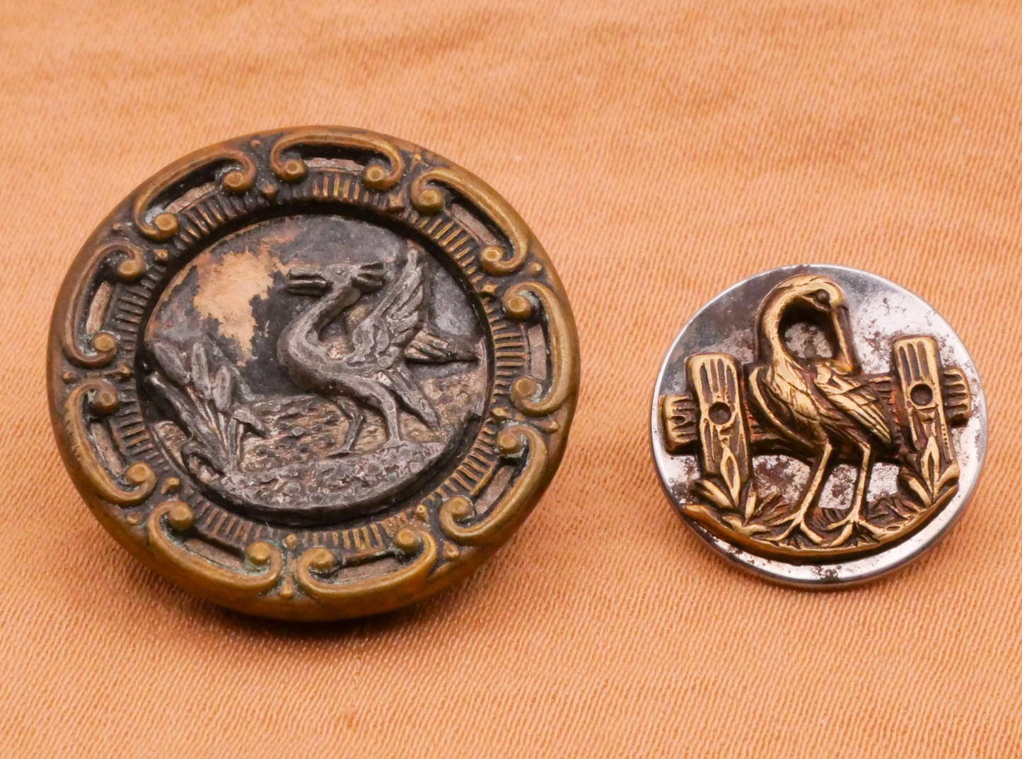 Crane Bird Motif Victorian Picture Button Various 15-23mm