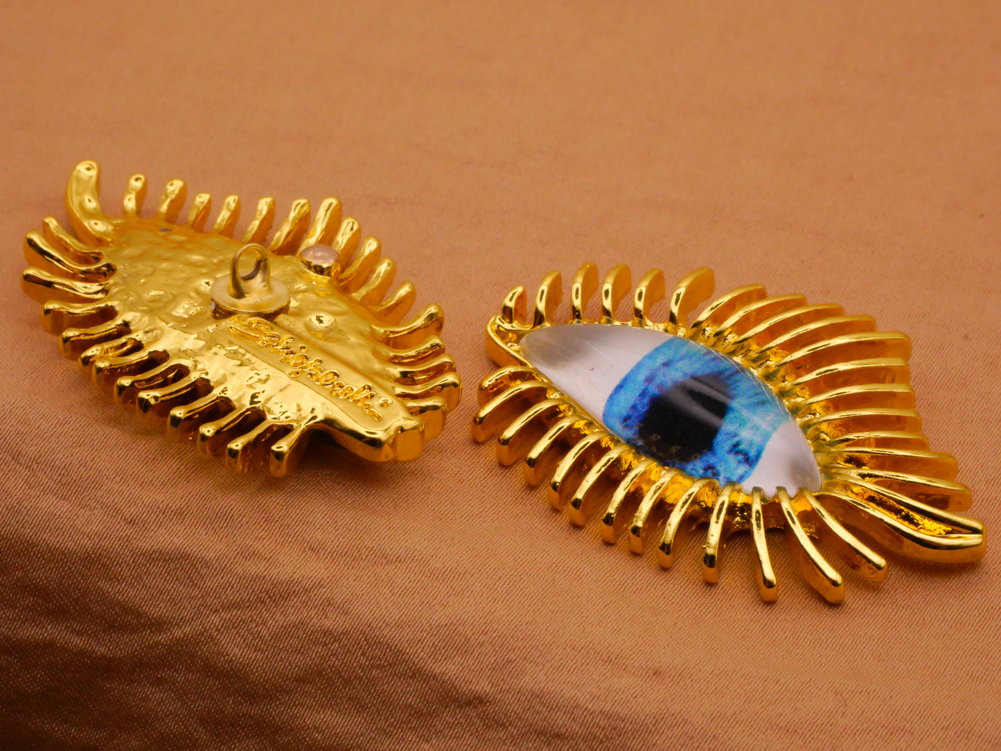 Eye Eyelashes Glass Gold Metal Large Button 31x43mm