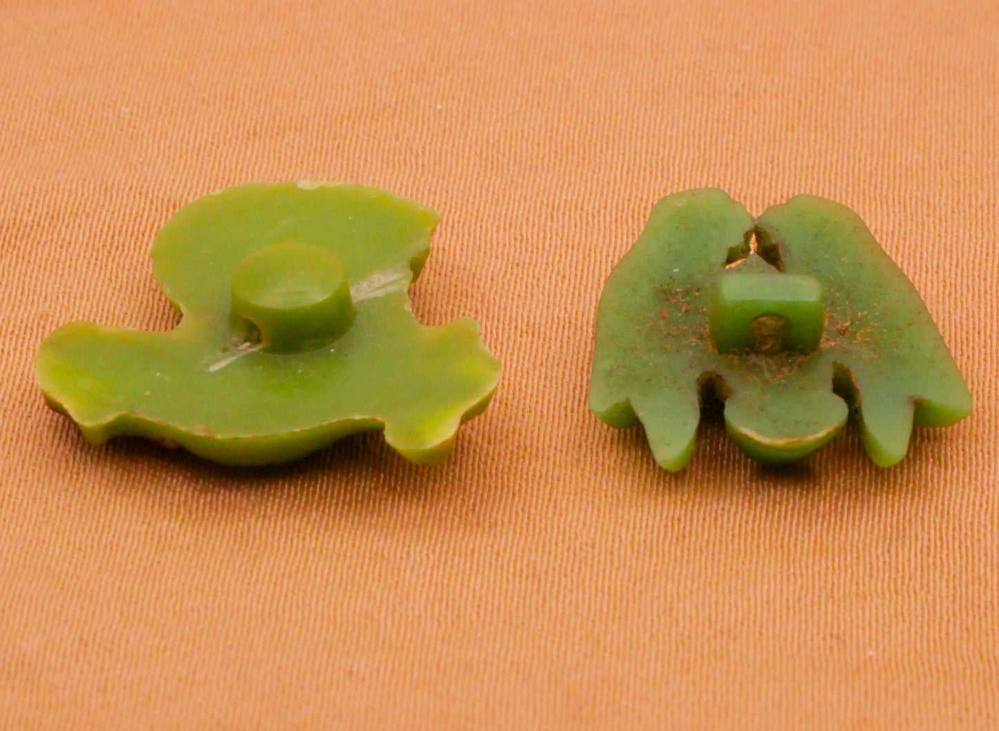 Goofy Goofie Rooster Lovebirds Green Plastic Button Various 15-20mm