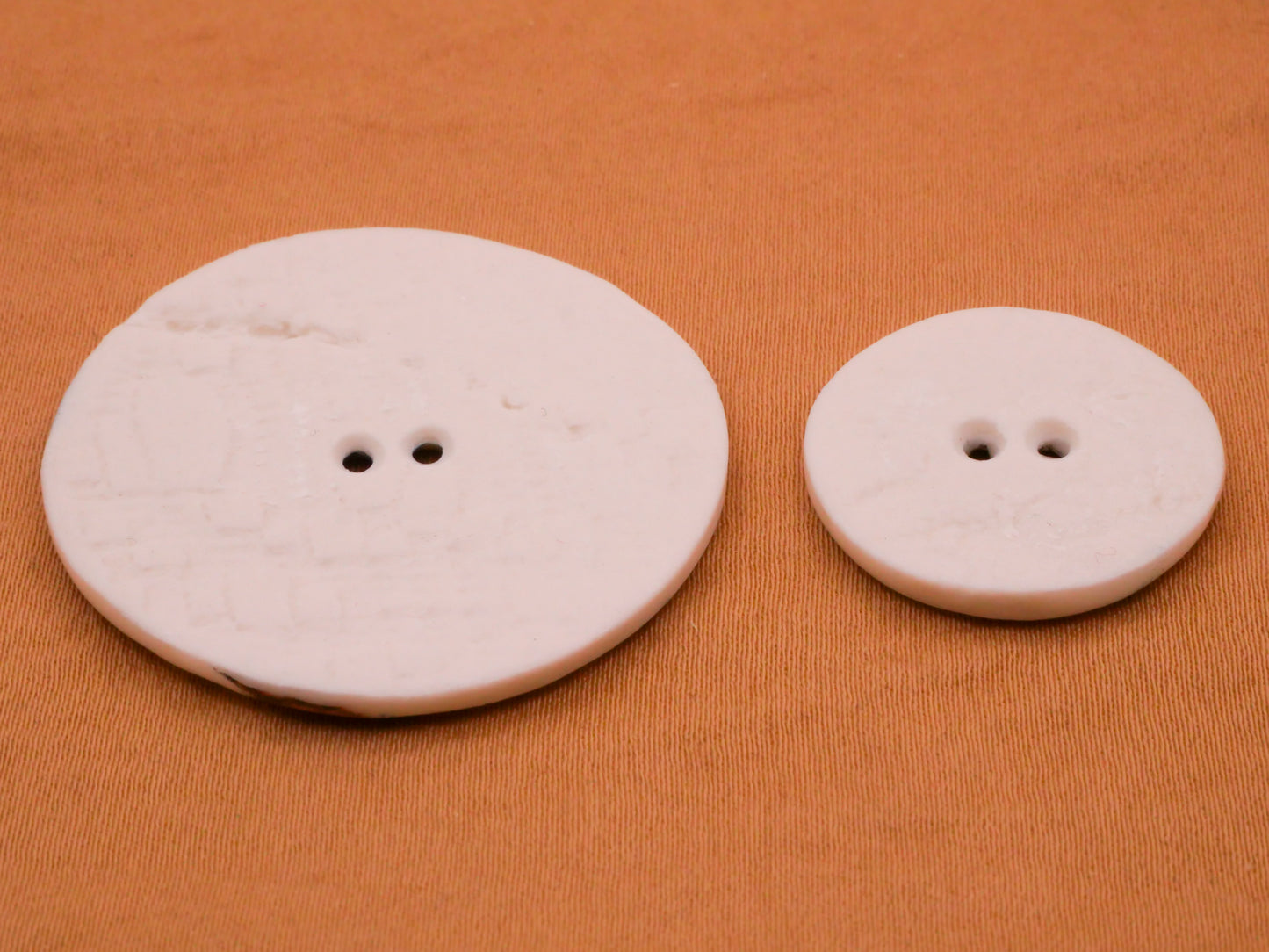 European Tit Robin Bird Ceramic Button Various 23-38mm