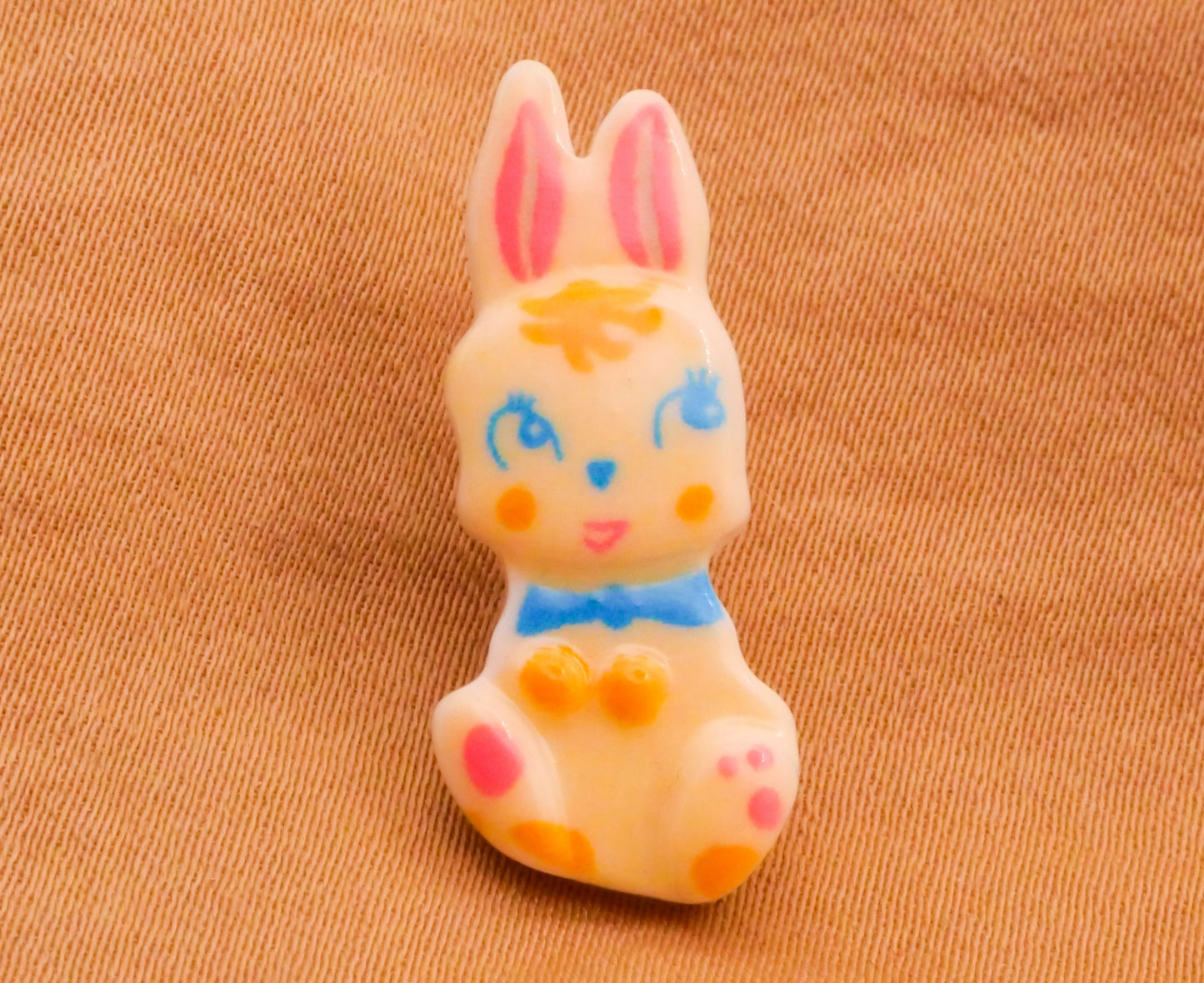 Bunny Rabbit White Chocolate Vintage Look Plastic Pair of Buttons 11x25mm