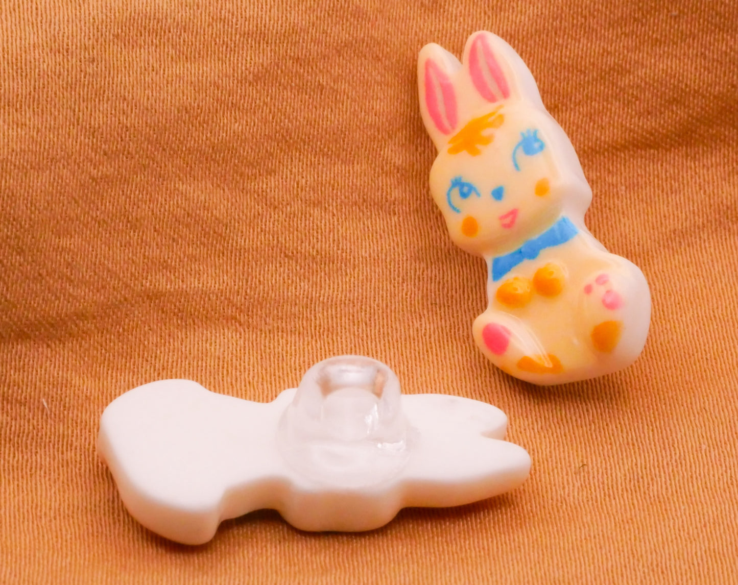 Bunny Rabbit White Chocolate Vintage Look Plastic Pair of Buttons 11x25mm