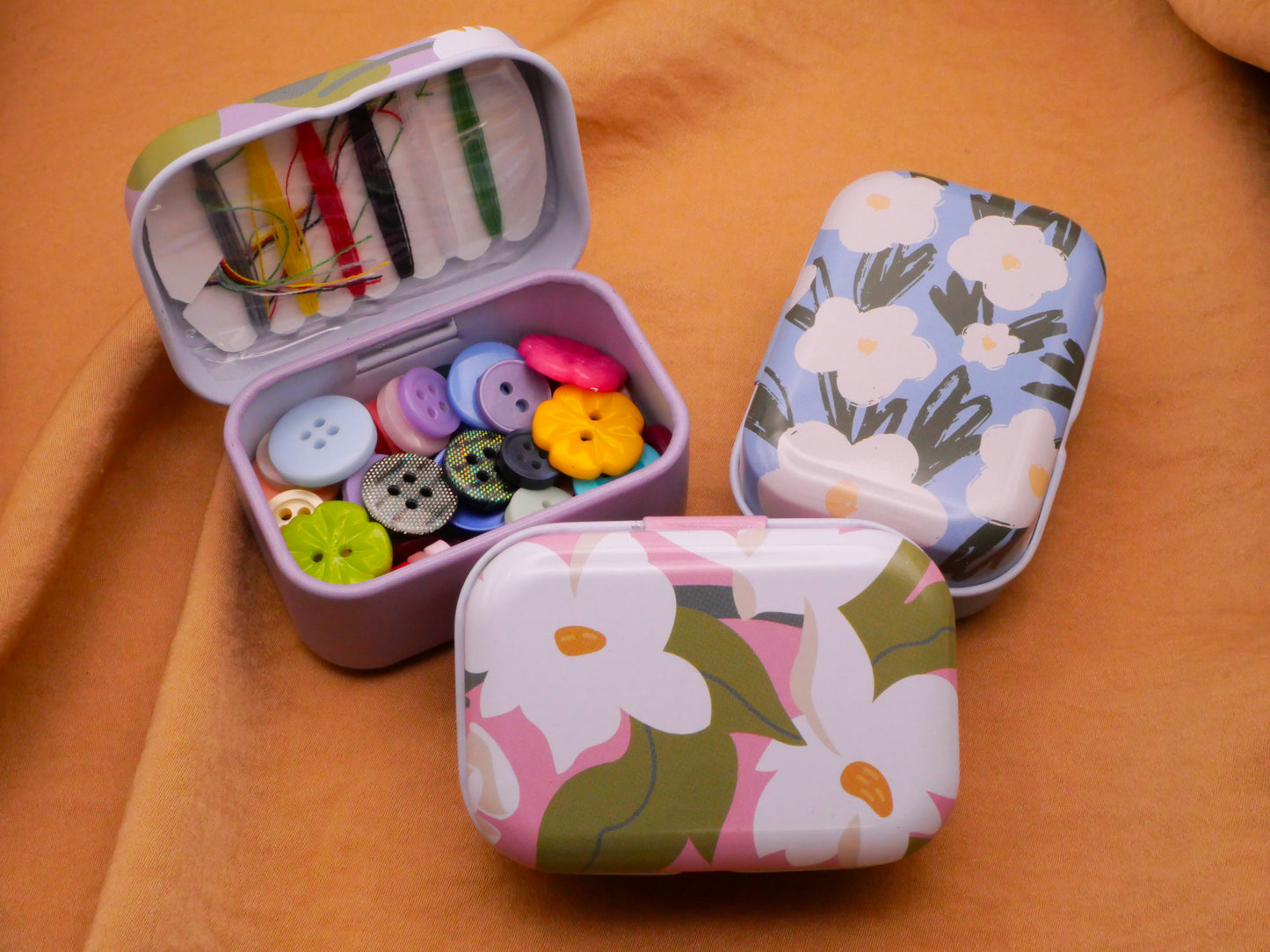 Flower Designs Needle Thread Buttons Sewing Kit Metal Tin Various 41x57mm