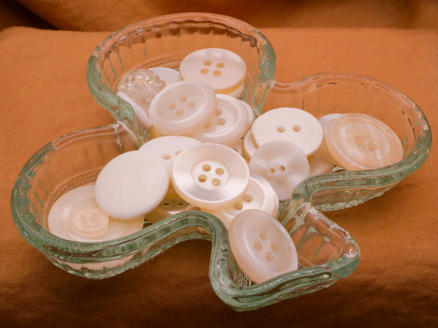 Shamrock Clover Glass Dish and White Clear Plastic Buttons 4x4in