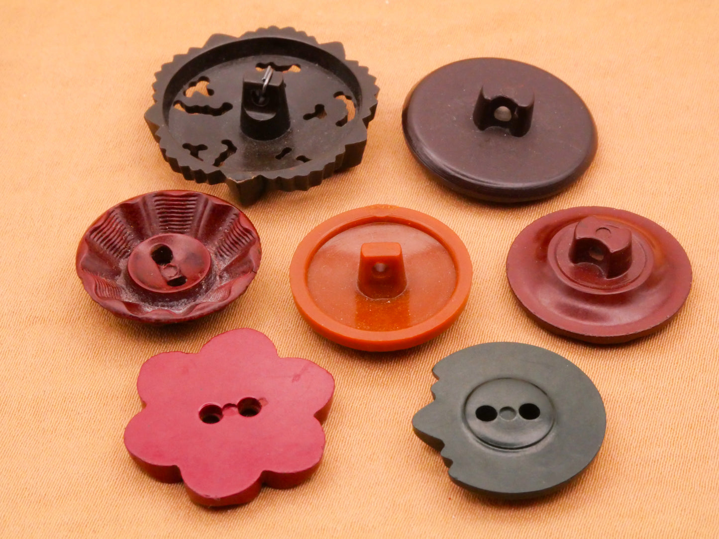 Tribal Flower Leaves Earth Tones Vintage Plastic Button Various 19-25mm