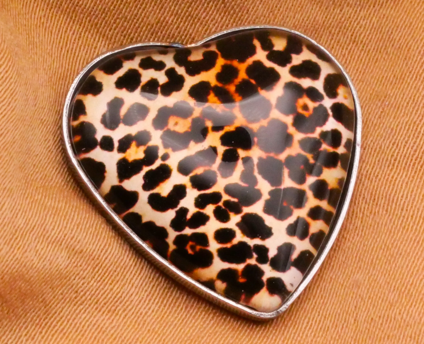 Cheetah Leopard Heart Plastic Silver Metal Button 21mm