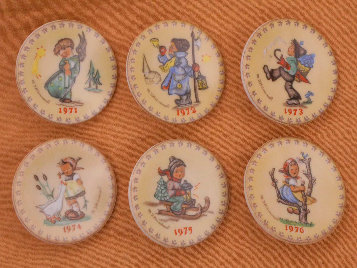 Goebel Hummel Mini Plate Ceramic Button Various 25mm