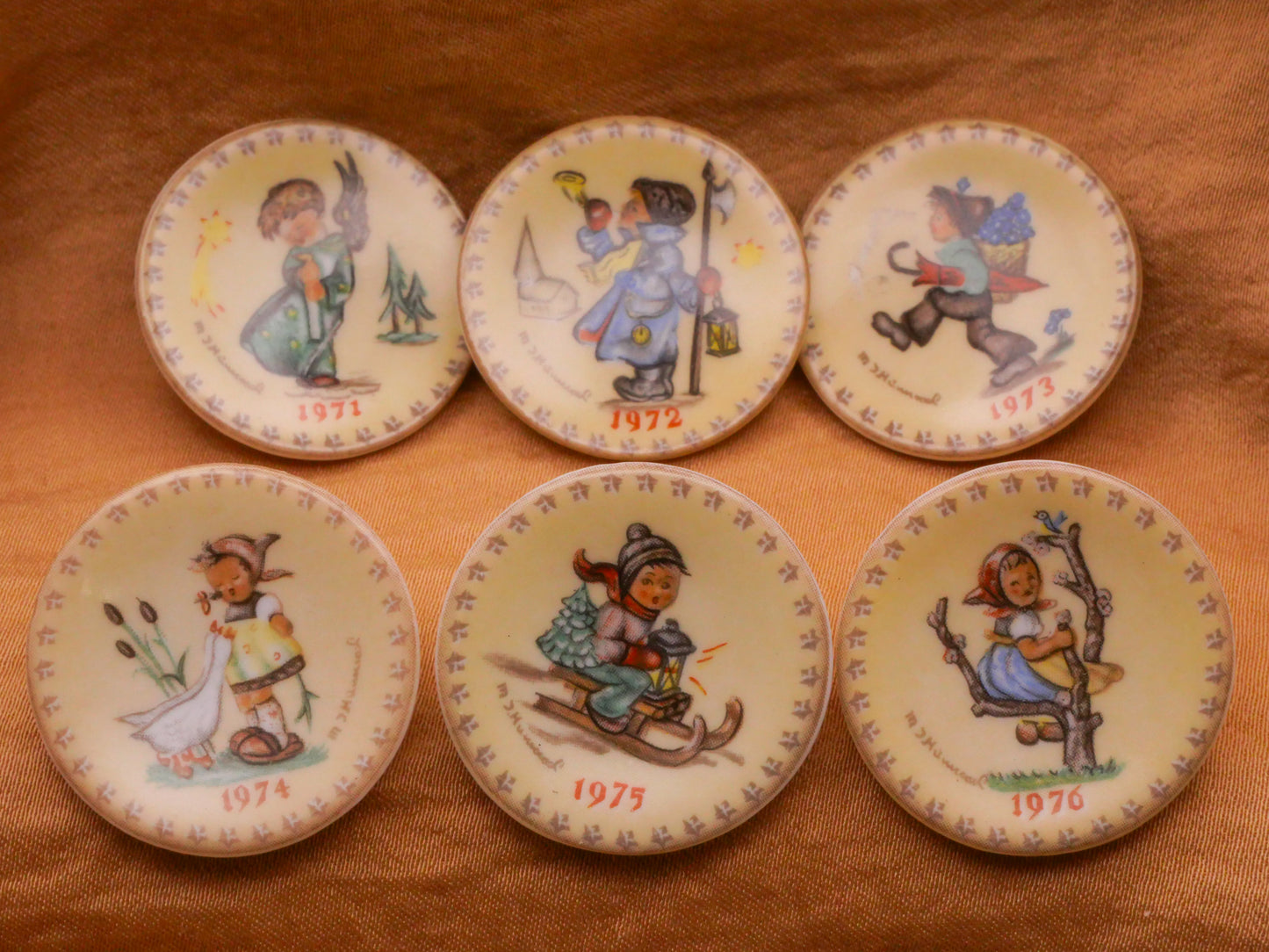 Goebel Hummel Mini Plate Ceramic Button Various 25mm