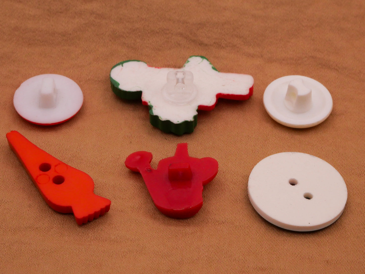 Spring Chicks Garden Goofy Goofie Plastic Button Various 9-31mm