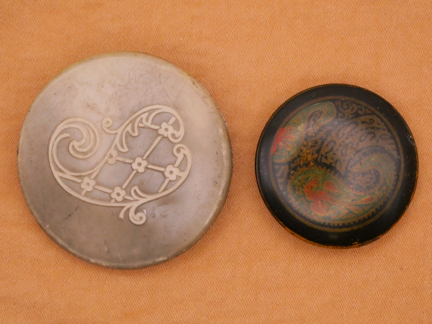 Paisley Design Celluloid Early Plastic Button Various 27-36mm