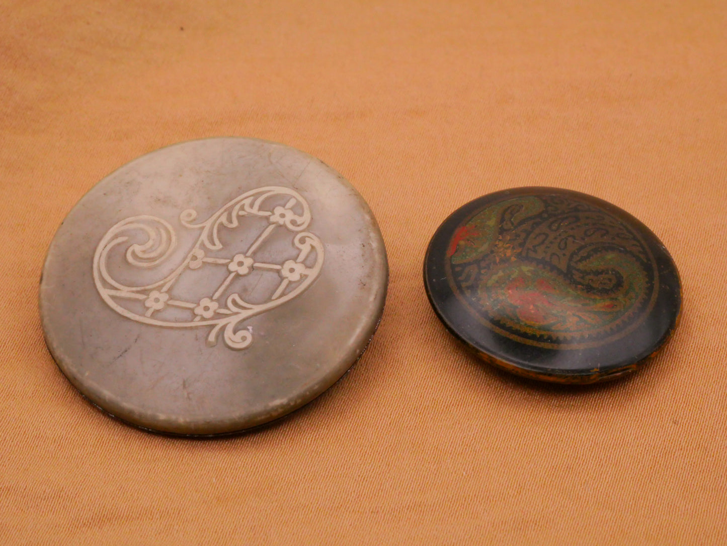 Paisley Design Celluloid Early Plastic Button Various 27-36mm