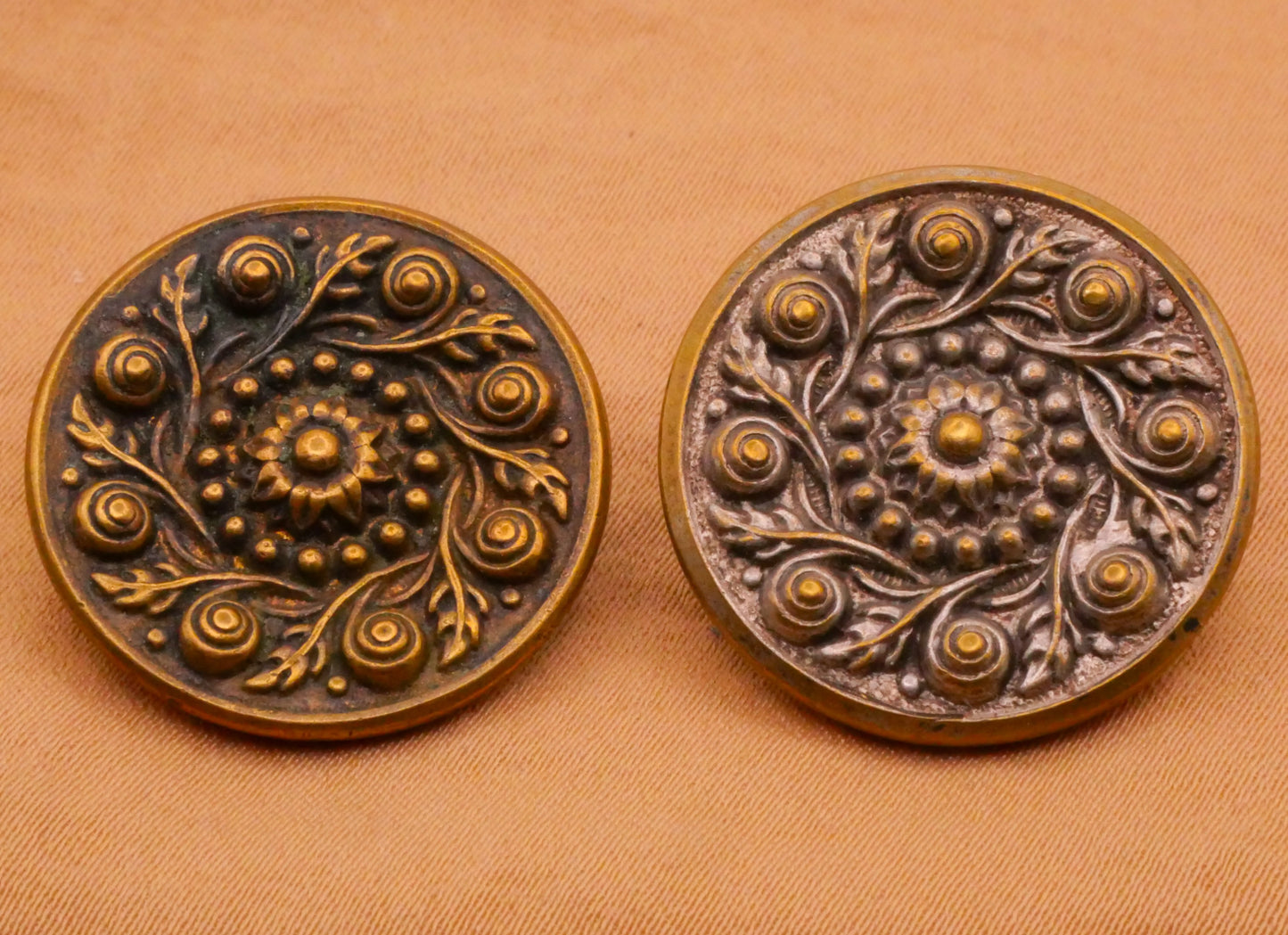 Spiral Leaf Wreath Brass Metal Button Various 23-24mm