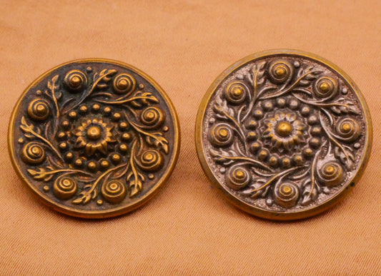 Spiral Leaf Wreath Brass Metal Button Various 23-24mm