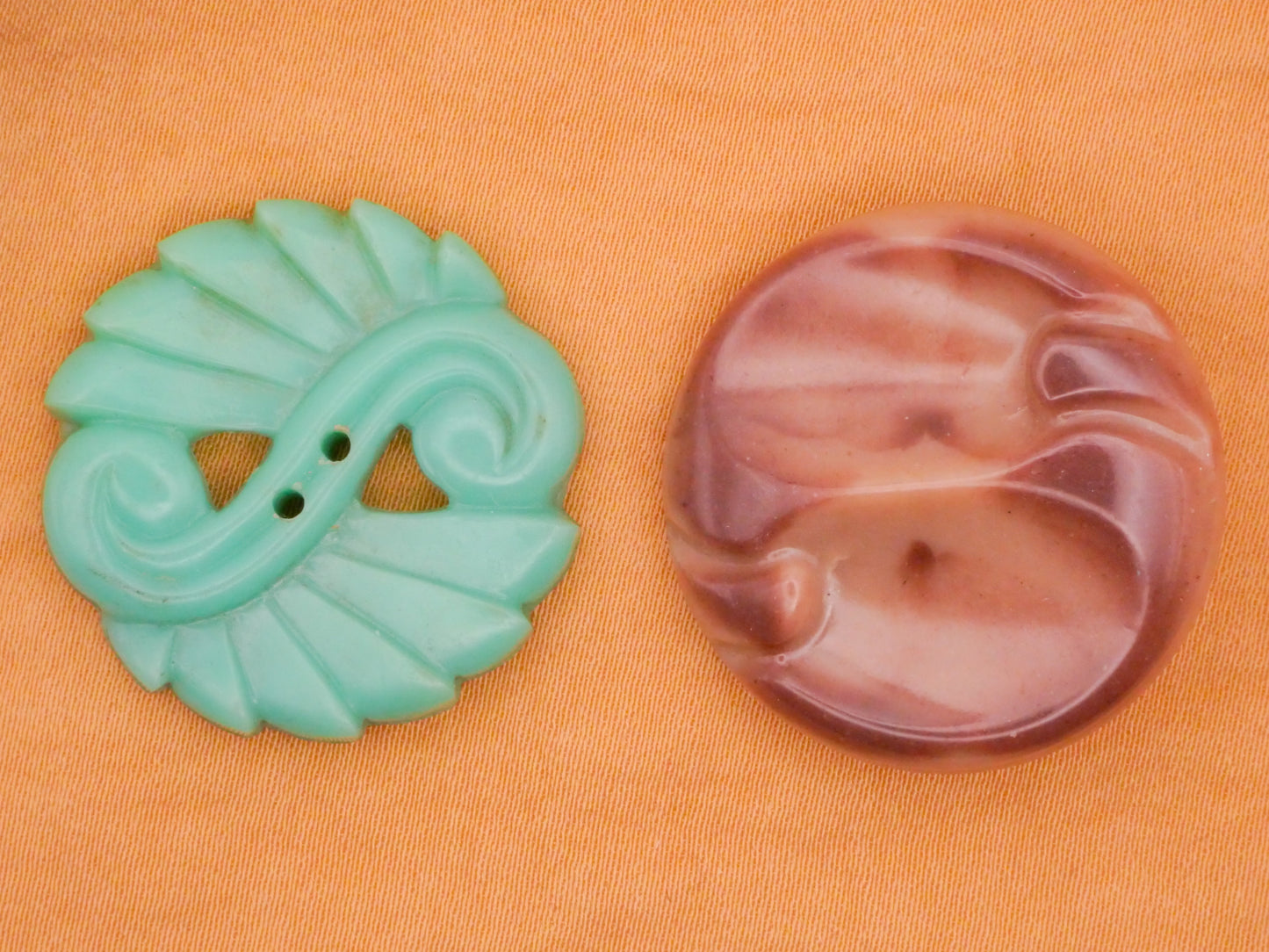 Scroll Art Nouveau Deco Design Vintage Plastic Button Various 28-29mm