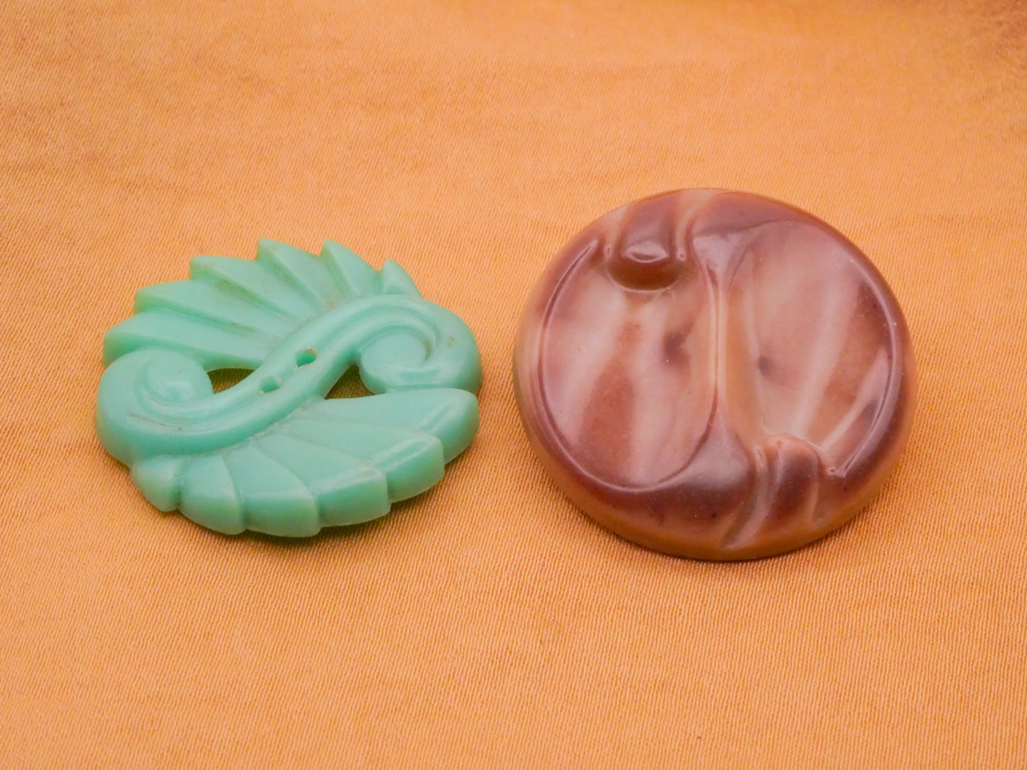 Scroll Art Nouveau Deco Design Vintage Plastic Button Various 28-29mm