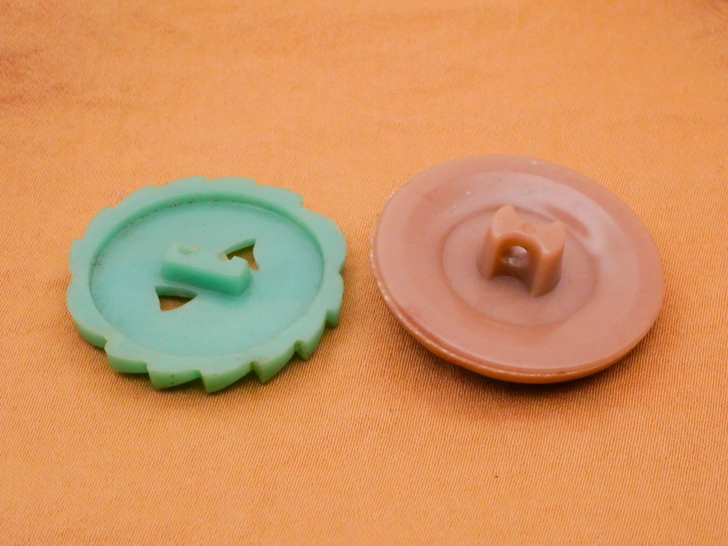 Scroll Art Nouveau Deco Design Vintage Plastic Button Various 28-29mm