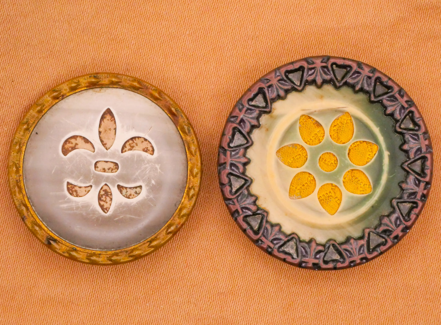 Victorian Celluloid Fleur or Flower Metal Button Various 26-28mm