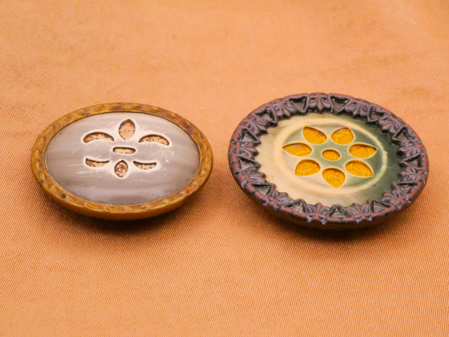 Victorian Celluloid Fleur or Flower Metal Button Various 26-28mm