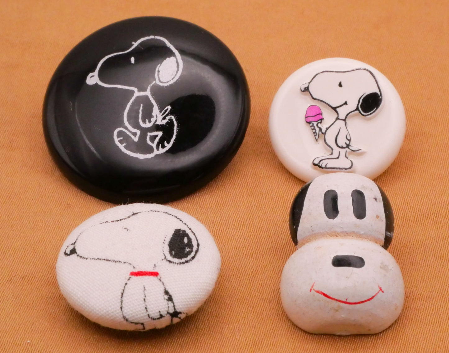 Snoopy Charlie Brown Vintage Button Various 13-28mm