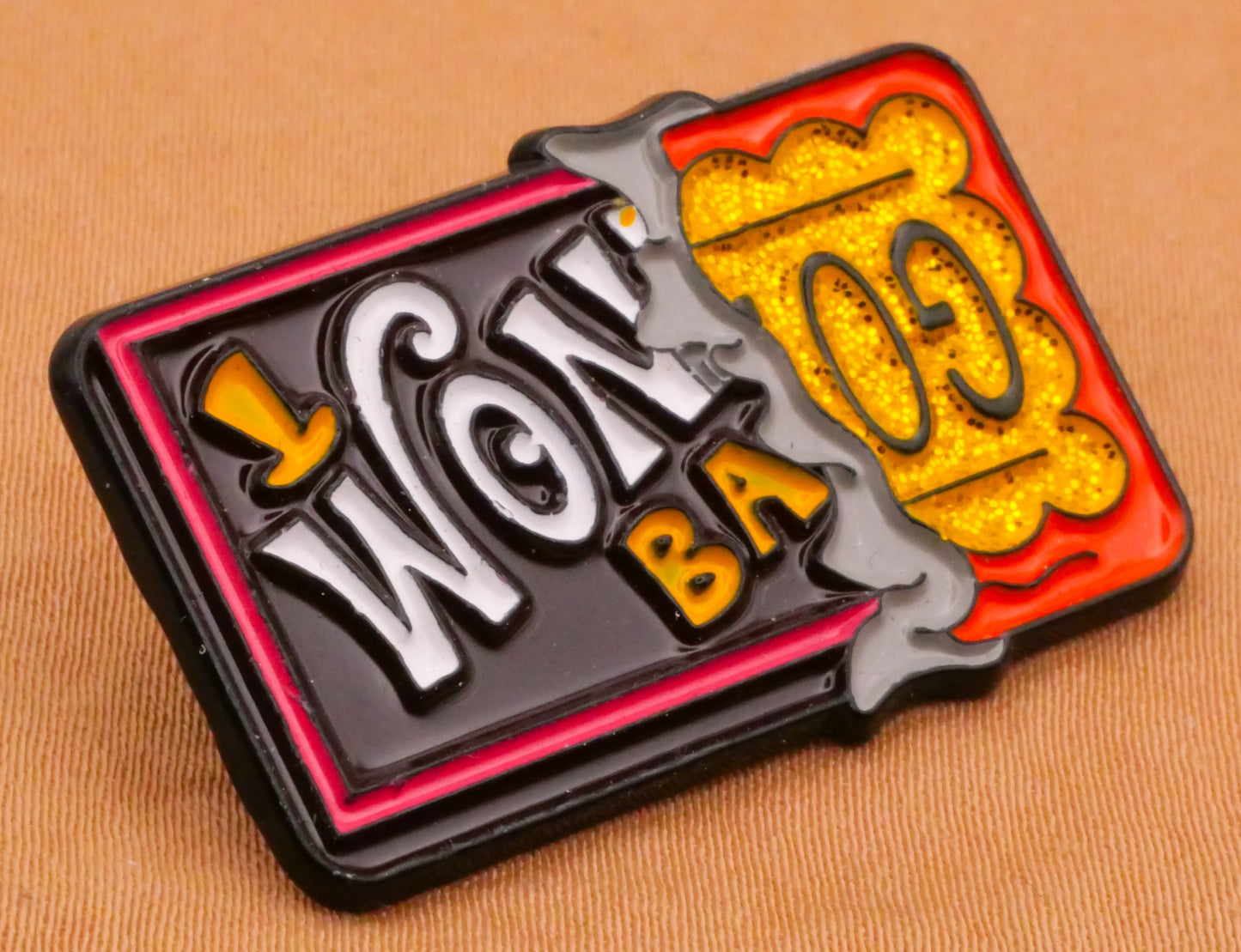 Willy Wonka Bar Golden Ticket Enamel Metal Button 20x33mm