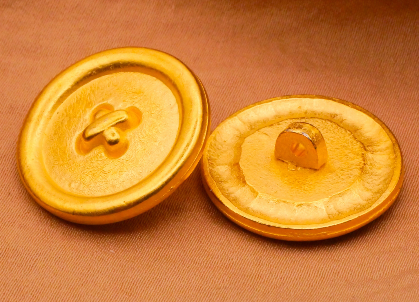 Threaded Look Vintage Gold Metal Shank Back Button 22mm