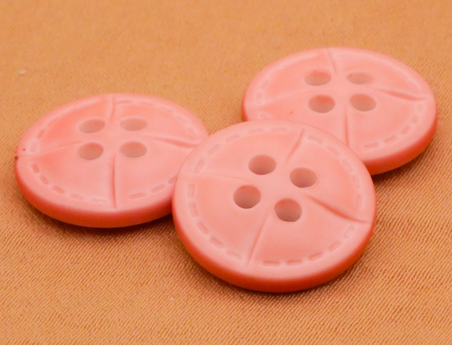 Leather Look Peachy Pink Plastic Set of Three Buttons 16mm