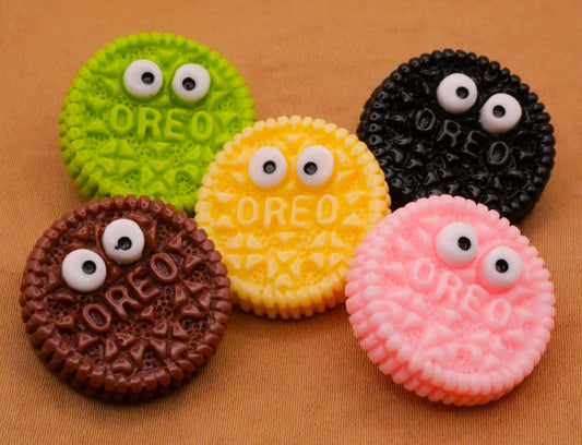 Oreo Cookie Face Eyes Plastic Set of Five Buttons 22mm