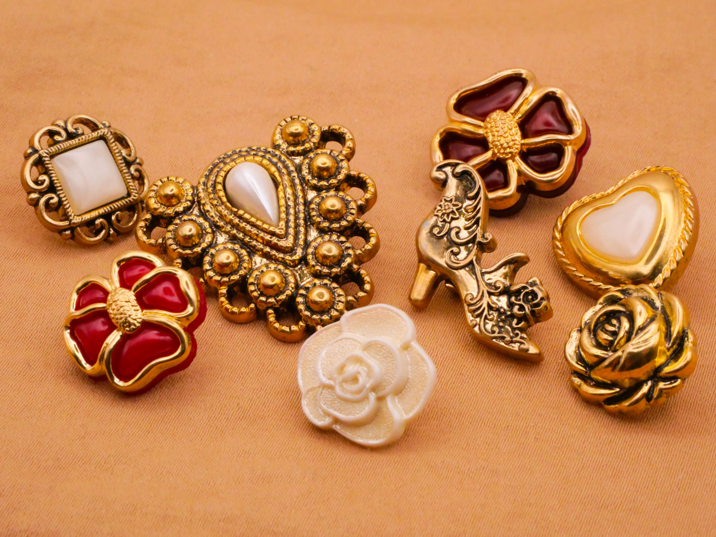 Shoe Flowers Gold Ivory Red Plastic Set of Eight Buttons 13-29mm