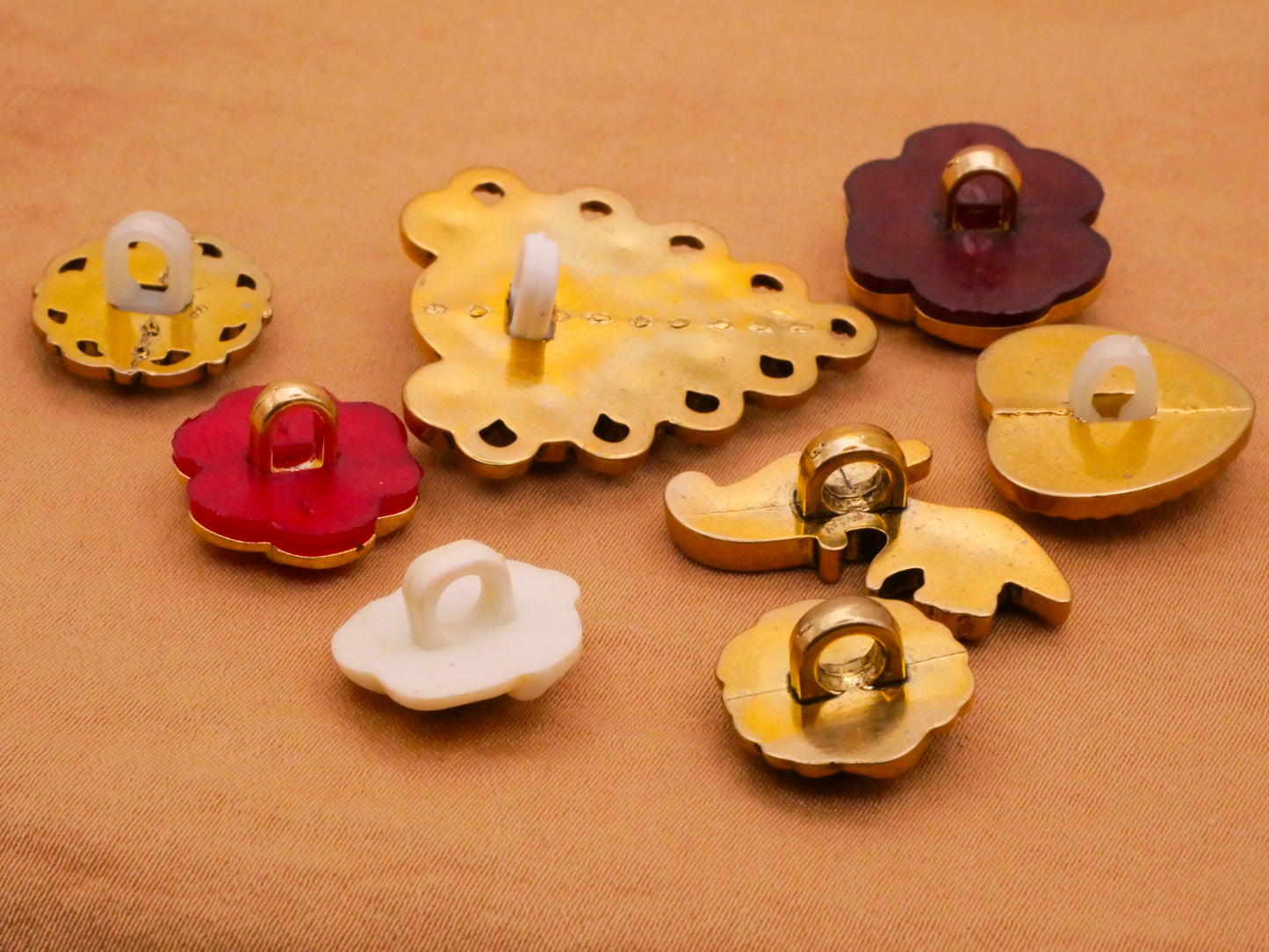 Shoe Flowers Gold Ivory Red Plastic Set of Eight Buttons 13-29mm