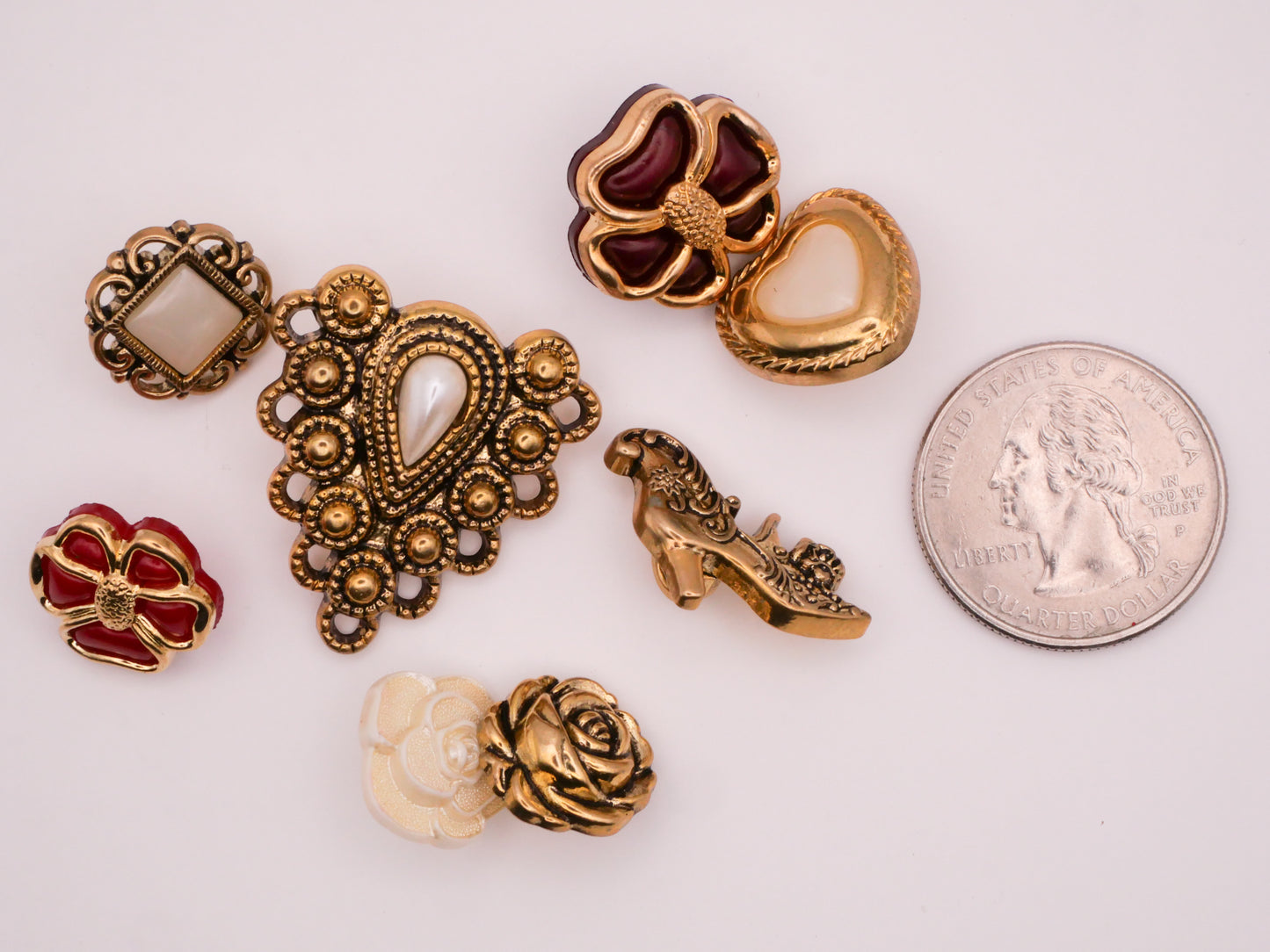 Shoe Flowers Gold Ivory Red Plastic Set of Eight Buttons 13-29mm