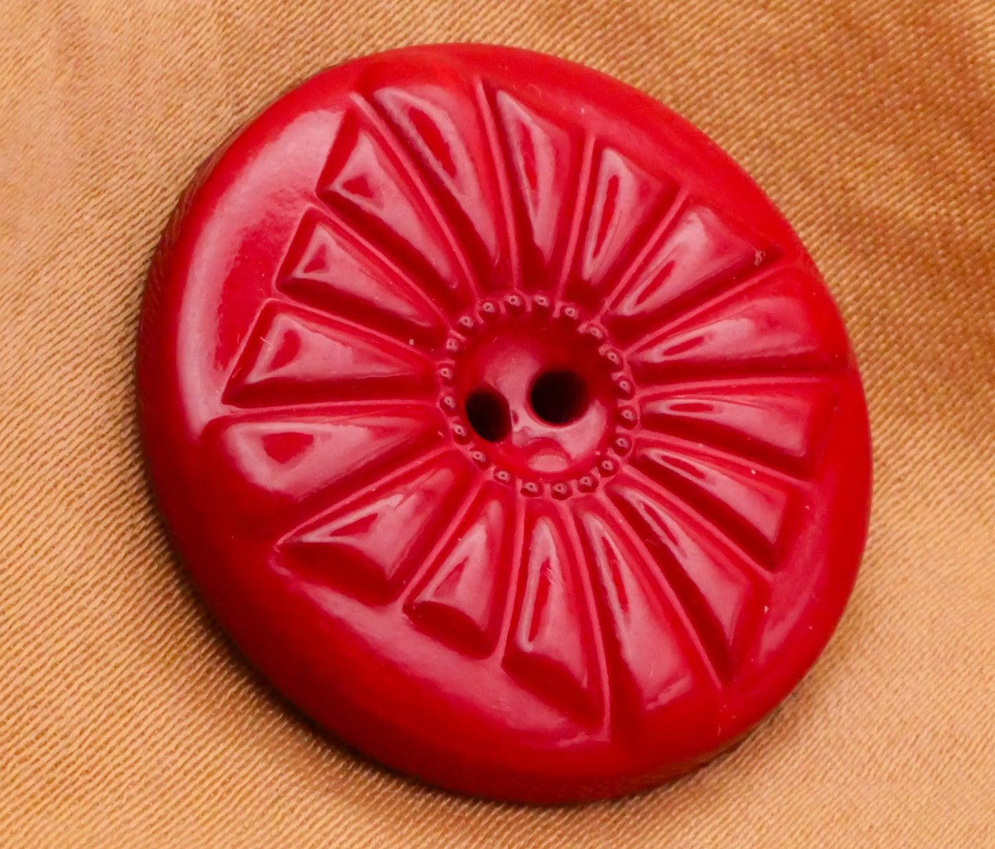 Diamond Sunburst Deco Red Plastic Set of Four Buttons 25mm