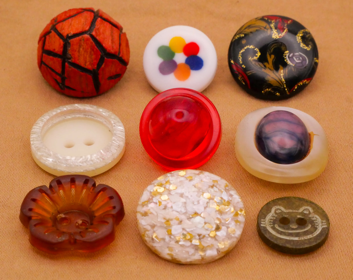 Retro Feel Vintage Plastic Button Various 15-20mm