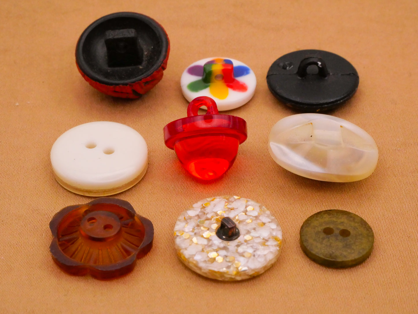 Retro Feel Vintage Plastic Button Various 15-20mm