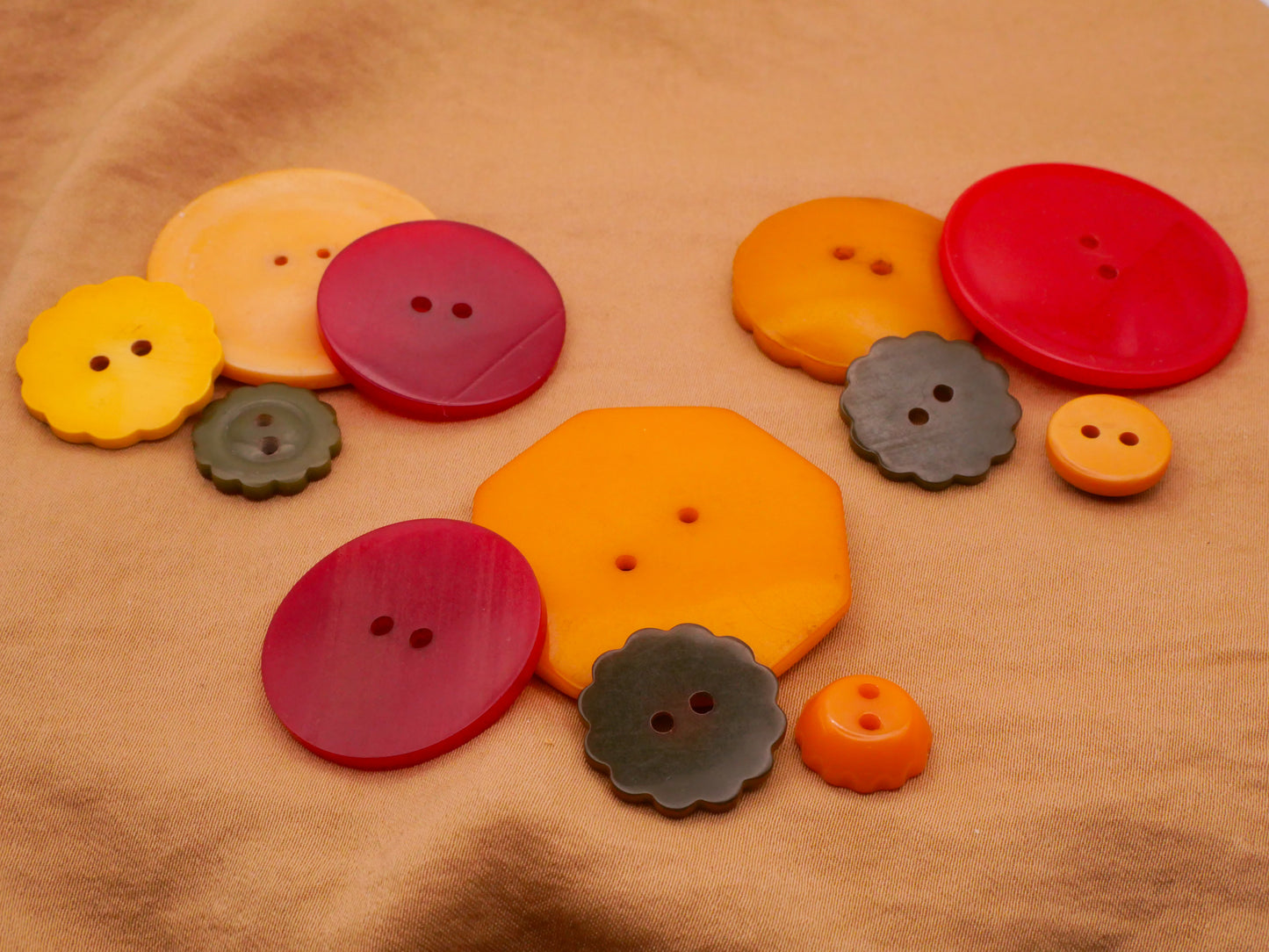 Flower Bakelite Stack Early Plastic Set of Four Buttons Various 12-36mm