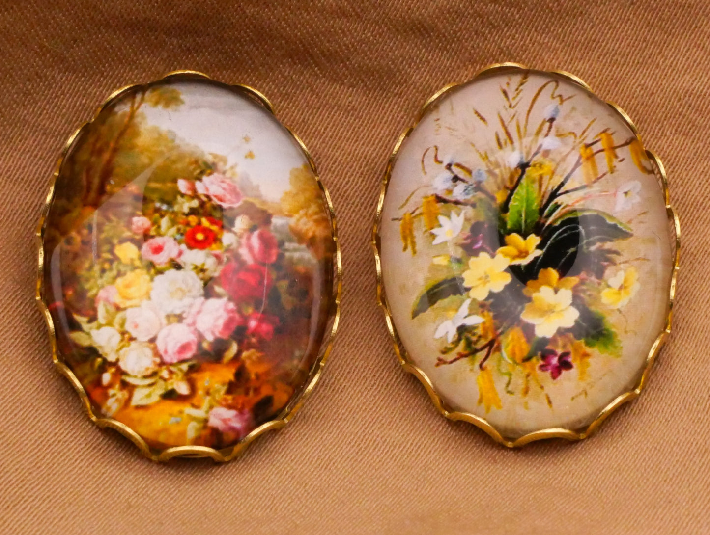 Flower Floral Bouquet Oval Glass Dome Gold Metal Button Various 19x26mm