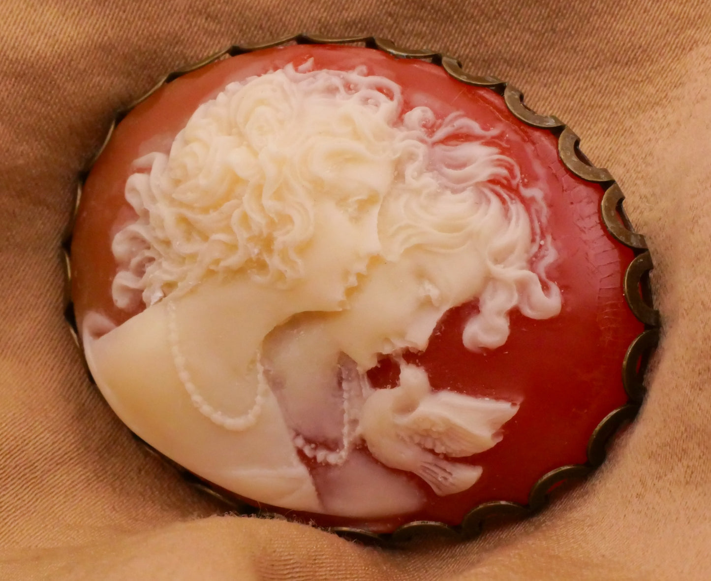 Cameo Ladies Pearl Necklace Bird Coral Ivory Look Resin Bronze Metal Button 31x41mm