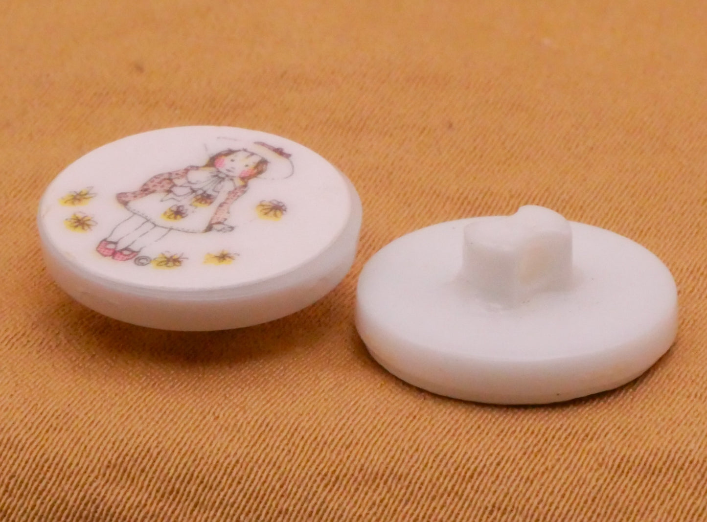 Girl Hat Flowers Pink Yellow White Plastic Button 15mm