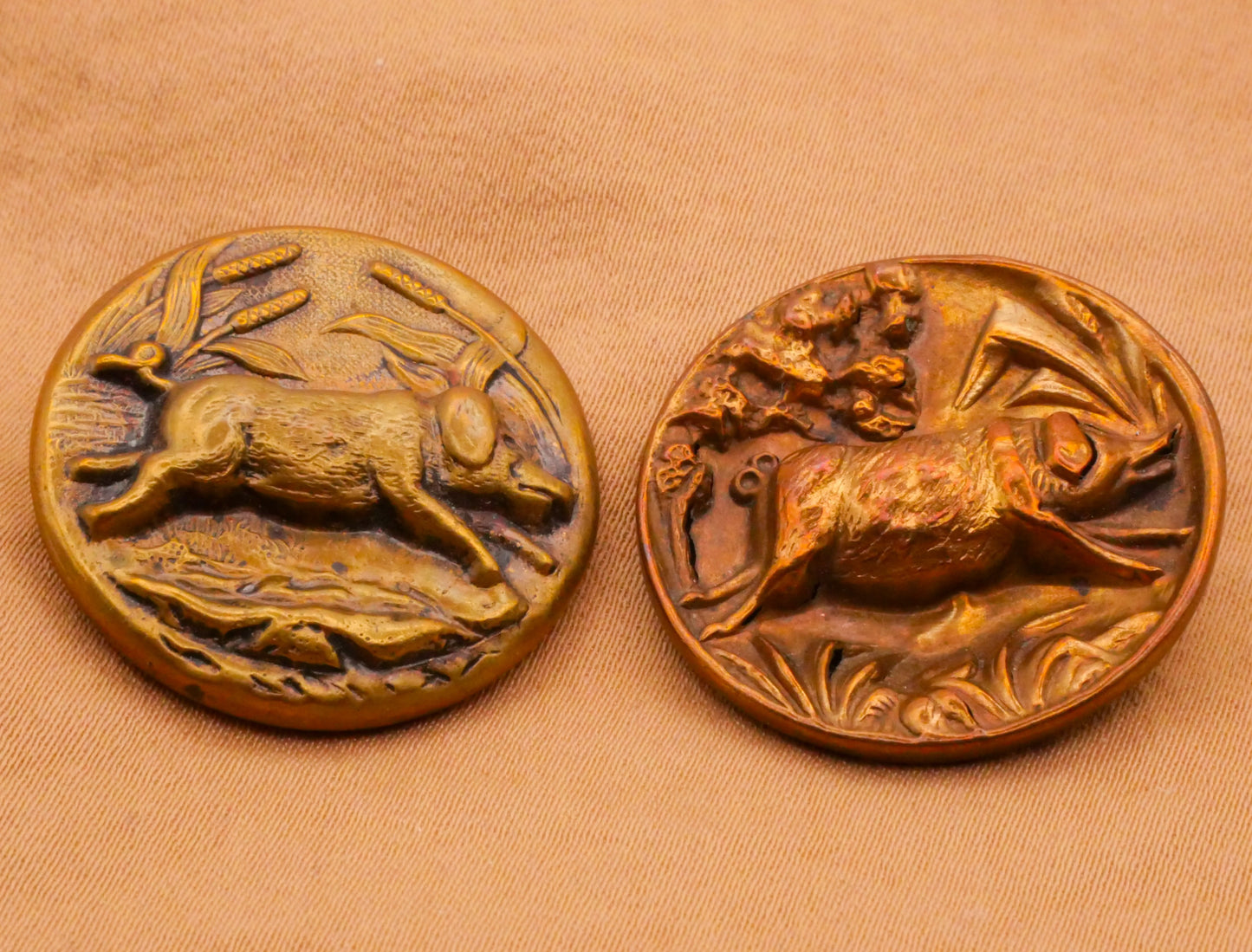 Pig Piggy Running Victorian Picture Button Various 26-27mm