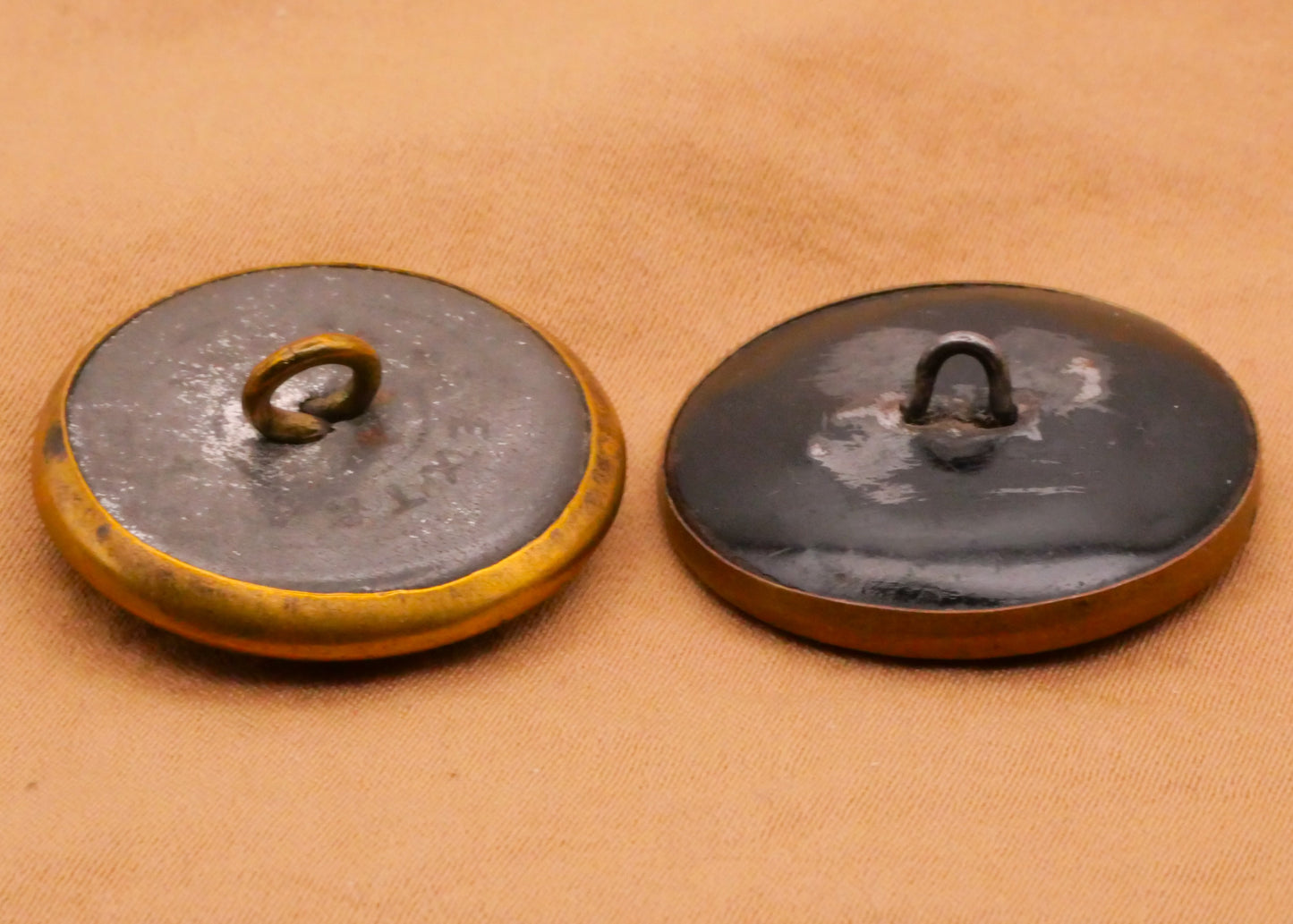 Pig Piggy Running Victorian Picture Button Various 26-27mm