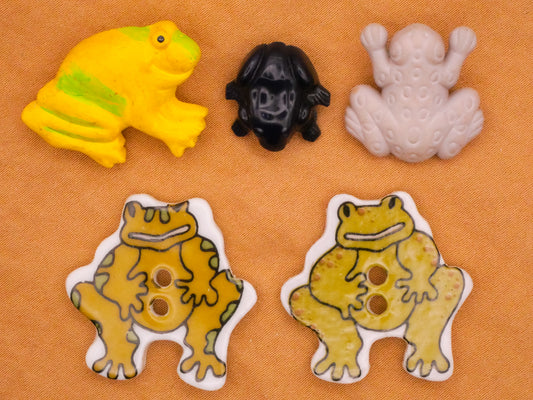 Frog Amphibian Plastic or Ceramic Button Various 15-27mm