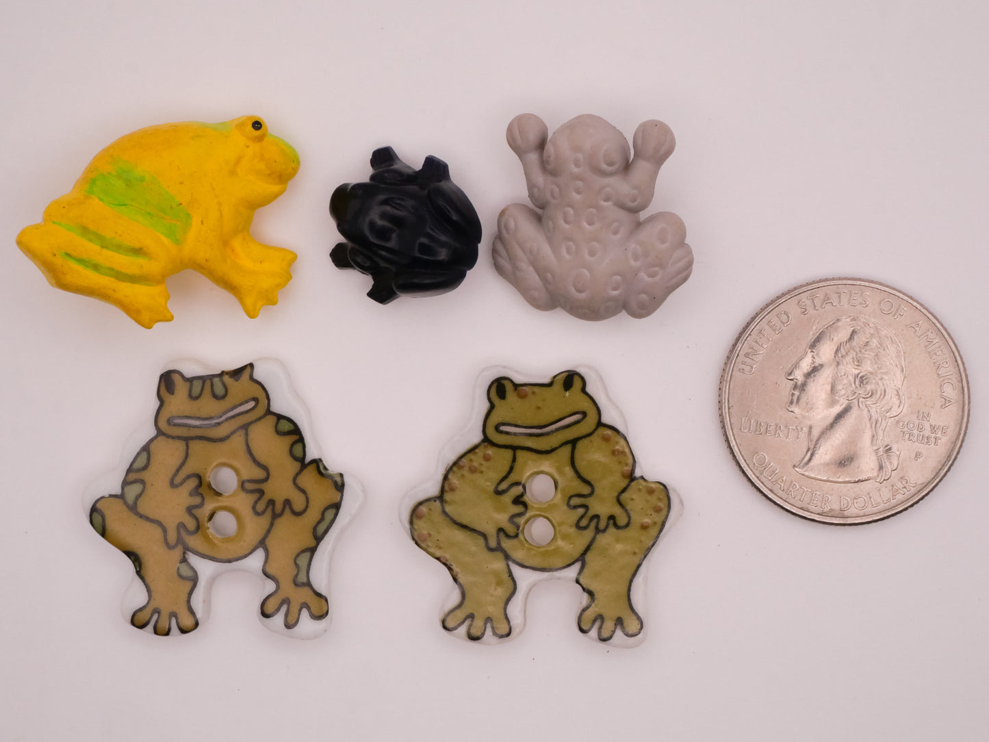 Frog Amphibian Plastic or Ceramic Button Various 15-27mm