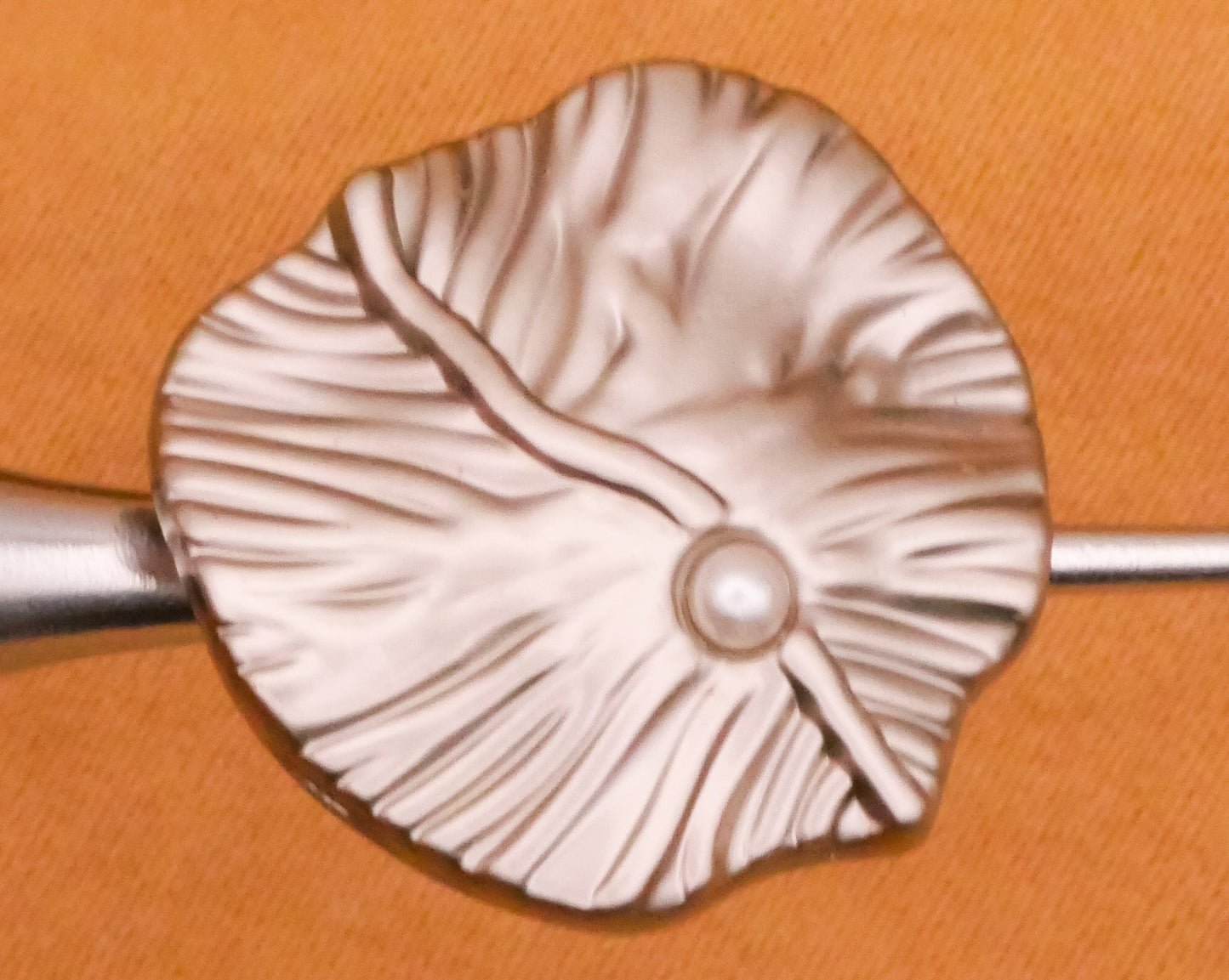 Lily Pad Leaf Faux Pearl Silver Metal Button 18mm