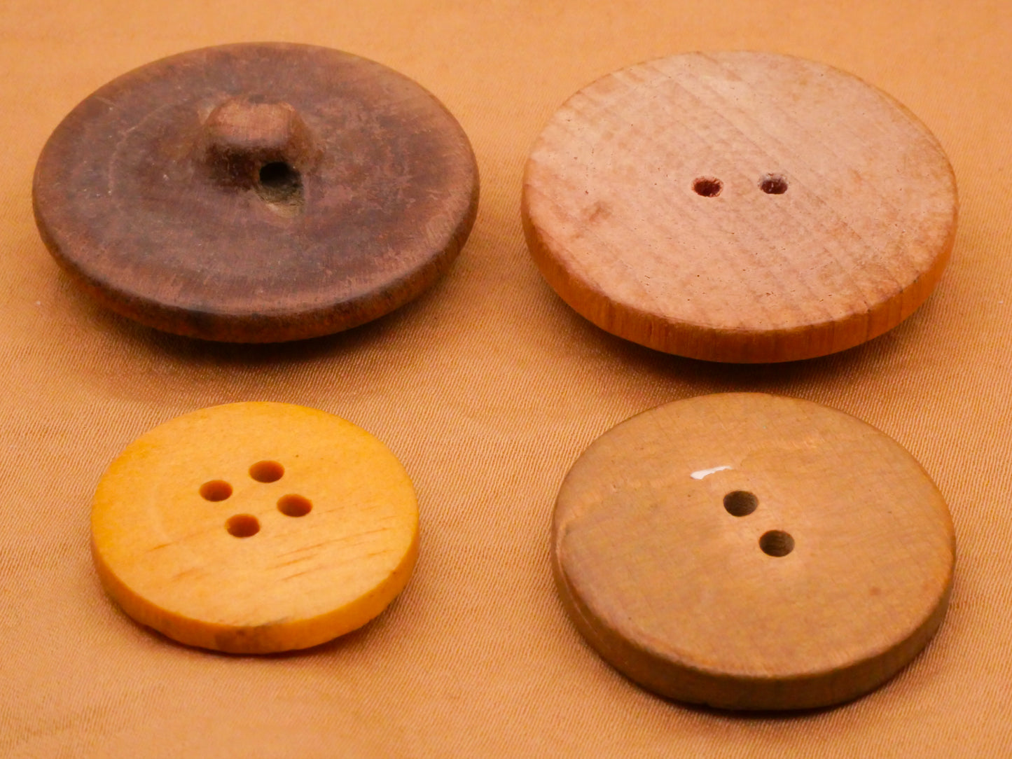 Wheel or Swirl Edge Vintage Wood Button Various 23-35mm
