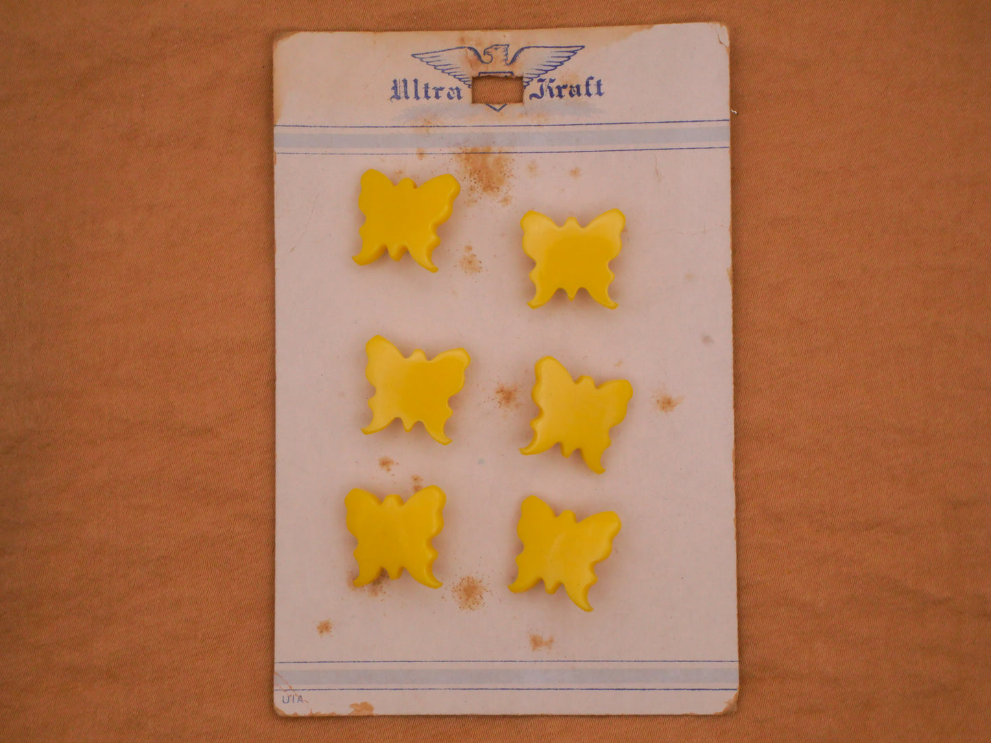 Butterfly Yellow Early Plastic Carded Set of Six Buttons 14mm
